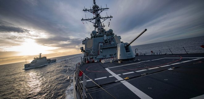 США направили в Черное море два военных корабля из-за скопления войск РФ у границ Украины - Фото