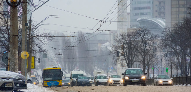 Утро понедельника в Киеве. Из-за снегопадов столицу вновь сковали пробки: карта города - Фото