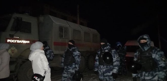 Оккупанты ворвались в дома татар в Крыму. У Зеленского это назвали 