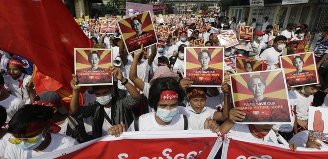 В Мьянме началась всеобщая забастовка, захватившие власть военные угрожают протестующим - Фото