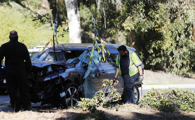 Легенда гольфа Тайгер Вудс попал в тяжелую аварию: ему срочно сделали операцию – фото авто