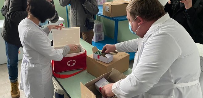 В Украине сделали первую прививку от коронавирусной болезни – видео - Фото