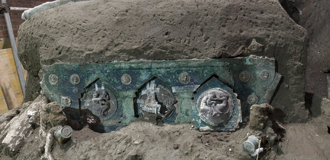 Недалеко от Помпей нашли церемониальную колесницу I века нашей эры: фото - Фото