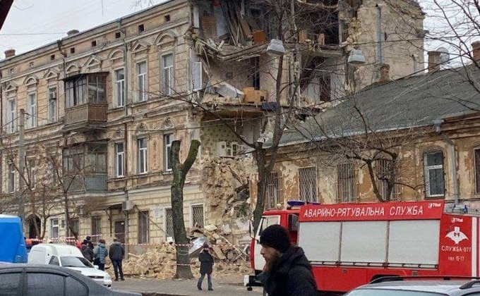 Памятник архитектуры. В Одессе обрушилась часть старинного дома – фото