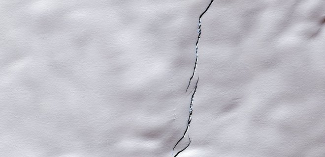 Как откололся айсберг-гигант. Спутник прислал детальные фото разлома в Антарктиде - Фото