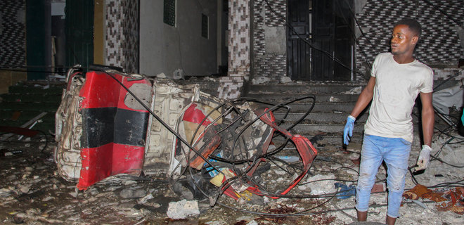 Теракт в Сомали. Боевики взорвали заминированный автомобиль, 20 человек погибли: видео - Фото