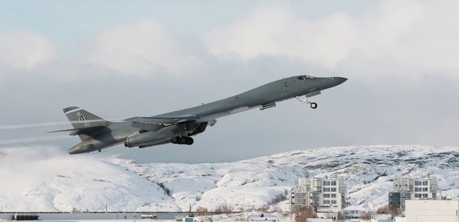 Вызов для России. Бомбардировщик ВВС США впервые сел в арктической части Норвегии – фото  - Фото