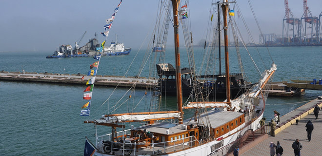 В Одессу под флагом Маршалловых островов зашла на ремонт парусная яхта 1916 года – фото - Фото