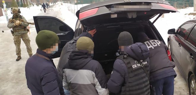 ГБР: Сотрудник СБУ похитил человека, вымогал 1,6 млн грн и 40 000 евро - Фото