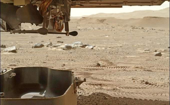На Марсе готовится к первому в истории полету дрон-вертолет. Сброшен защитный кожух – фото