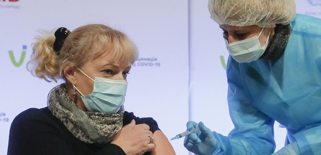 Центр вакцинации от коронавируса на базе МВЦ в Киеве будет работать ежедневно - Фото
