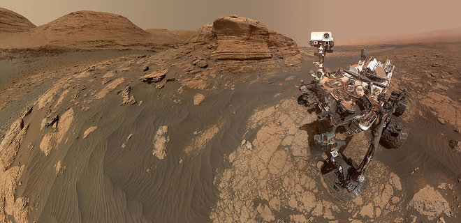 Новое селфи от Curiosity. Марсоход NASA сфотографировал себя на фоне скалы Мон-Мерку  - Фото