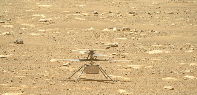 Марсоход показал запыленную панель и лопасти вертолета: тот готовится к взлету – фото - Фото