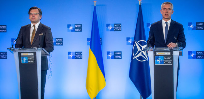 Сдерживание агрессии России. Кулеба улетит на Комиссию Украина-НАТО и встречу с генсеком - Фото