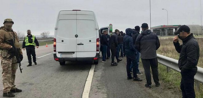 СБУ: На въезде в Харьков задержаны автобусы с титушками пророссийской партии – видео, фото - Фото