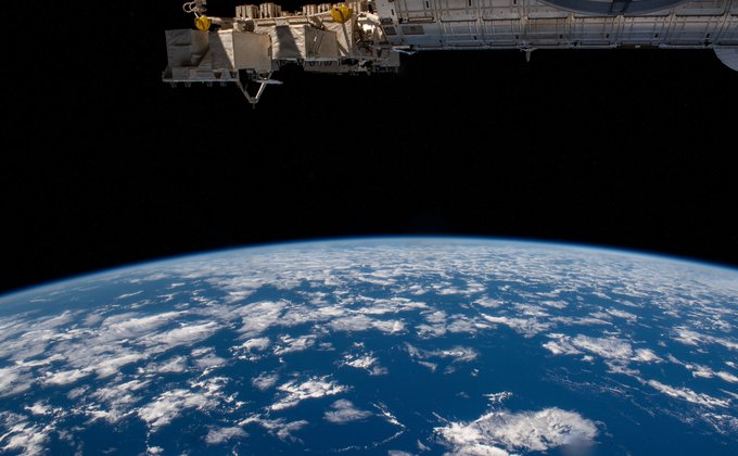 "Лучший вид в галактике". Астронавт NASA снял из космоса облака в форме сердца – фото