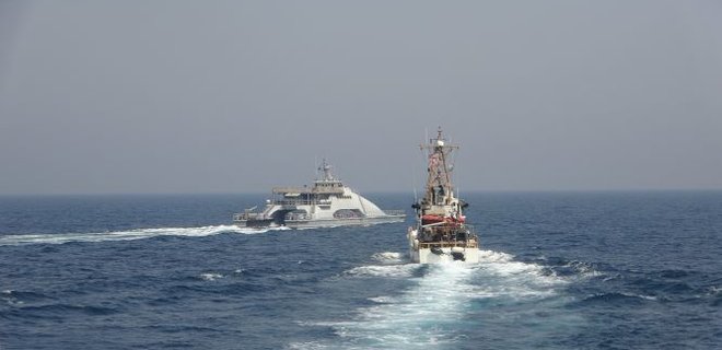 Корабли США в Персидском заливе отогнали иранские катера предупредительным огнем - Фото