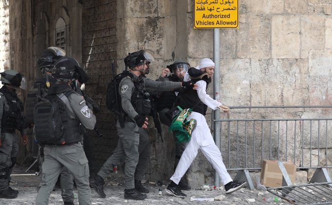 В Иерусалиме с новой силой вспыхнули беспорядки, более 300 раненых: фото, видео