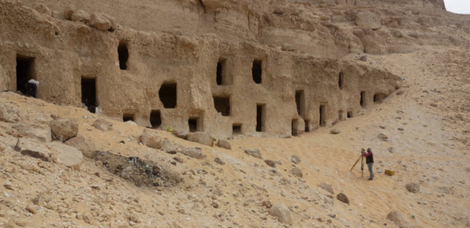 В Египте обнаружили 300 гробниц, высеченных в скале во времена Древнего царства: фото - Фото