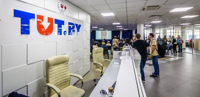 Беларуские силовики не отпускают журналистов TUT.BY, хотя сроки задержания истекли - Фото