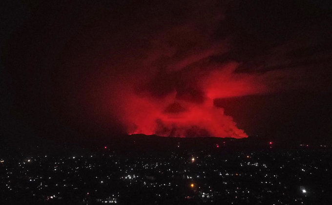 В Африке началось извержение большого вулкана: крупный город охватила паника – фото, видео