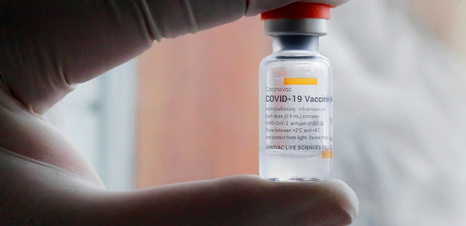 Щеплені CoronaVac з бустером вакцинами Pfizer або Moderna: оптимістичне дослідження - Фото