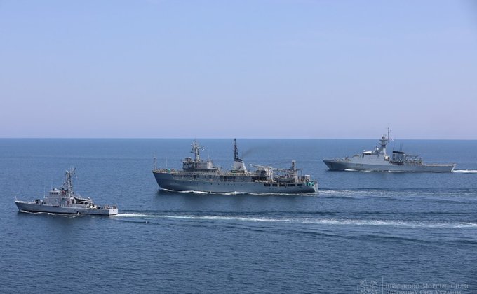 Украинские и британские военные провели в Черном море совместные учения: фото, видео