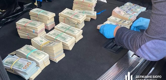 ГБР нашло $700 000 в автомобиле начальника таможенного поста: фото - Фото