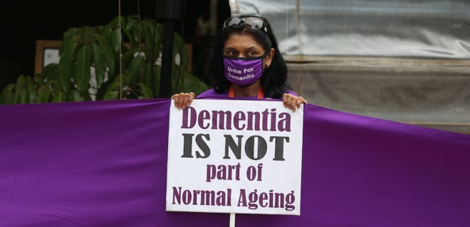 В США одобрили первый за 20 лет новый препарат от болезни Альцгеймера - Фото