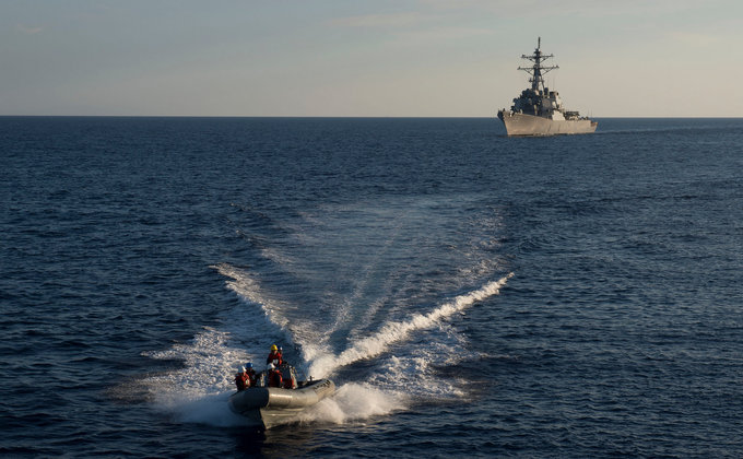 В Черное море идет американский "боевой" ракетный эсминец USS Laboon: подборка фото