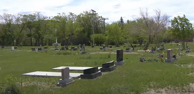 В Канаде нашли сотни безымянных могил около школы-интерната для детей индейцев - Фото