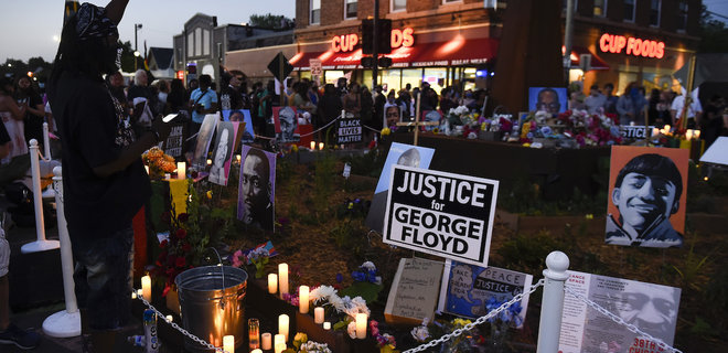 Суд в США вынес приговор экс-полицейскому Дереку Шовену за убийство Джорджа Флойда - Фото