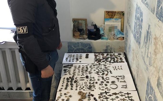Из Украины в ЕС пытались вывезти древние артефакты: некоторым более 2000 лет – фото