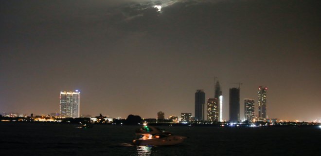 В порту Дубая прогремел мощный взрыв: видео - Фото