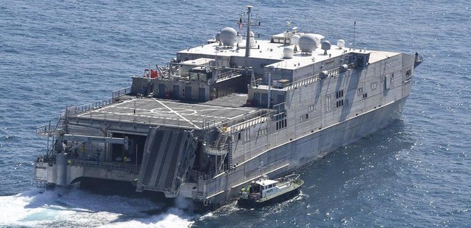 У Чорне море йде транспортно-десантний корабель США USNS Yuma - Фото