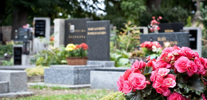 У Києві продавали місця на закритих кладовищах – прокуратура - Фото