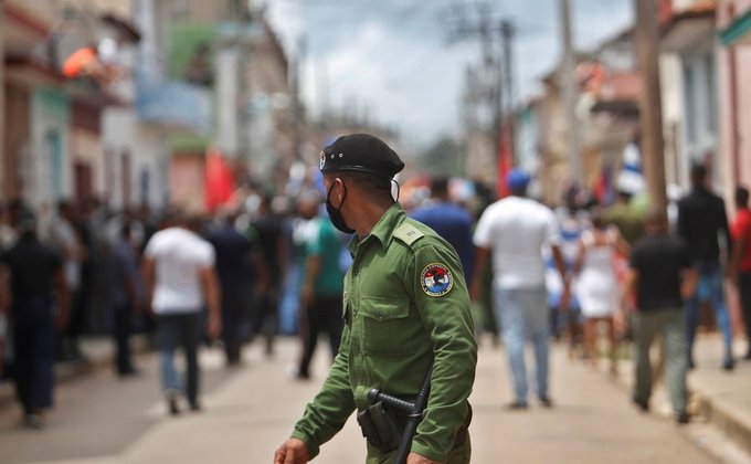 На Кубе – самые массовые протесты за десятилетия: фото, видео