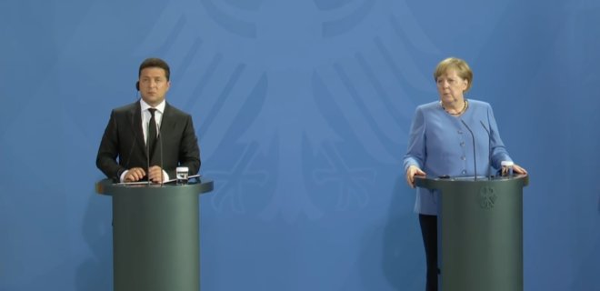 Зеленський запропонував Меркель обговорювати 