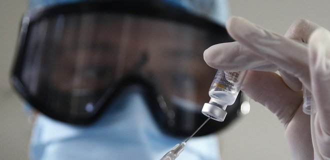 У Китаї перевірили антитіла після CoronaVac: що дізналися про них, інтервали і третю дозу - Фото