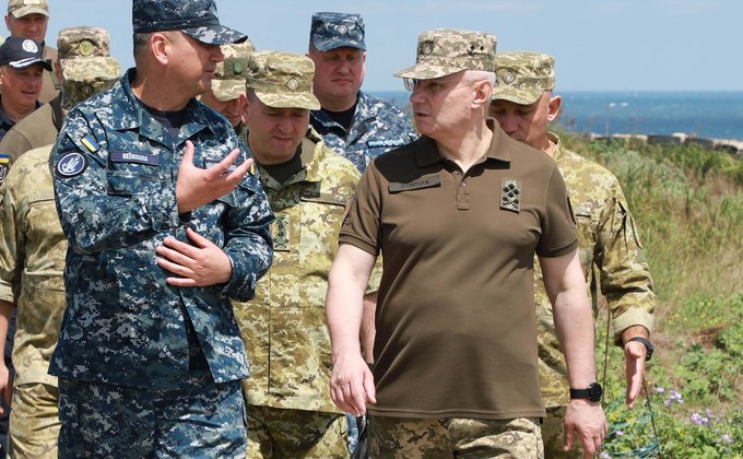 После статьи Путина. Военное руководство Украины проверило остров Змеиный – фото