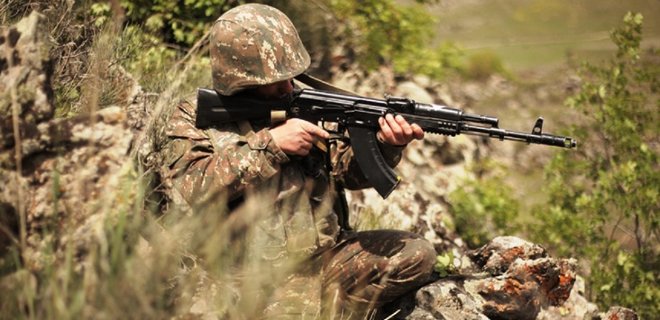 На границе Армении и Азербайджана идут локальные бои, есть погибшие - Фото