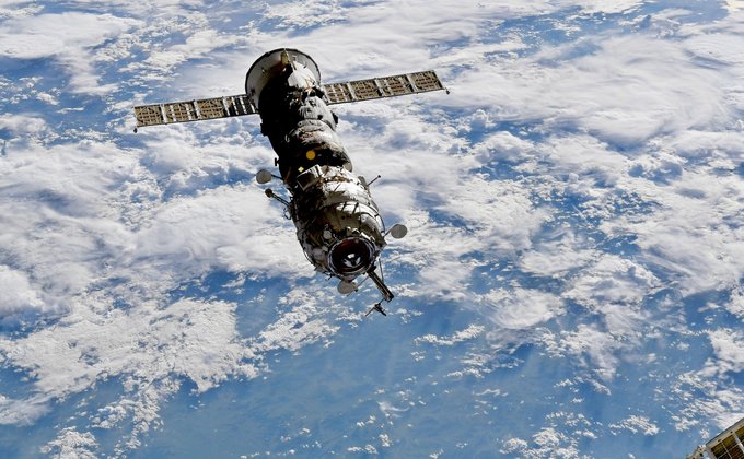 Руйнування російського Прогресу з модулем Пірс в атмосфері: фото з космічної станції