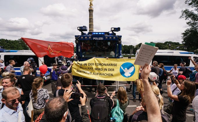 В Германии прошли протесты против COVID-ограничений. Задержаны около 600 человек – фото