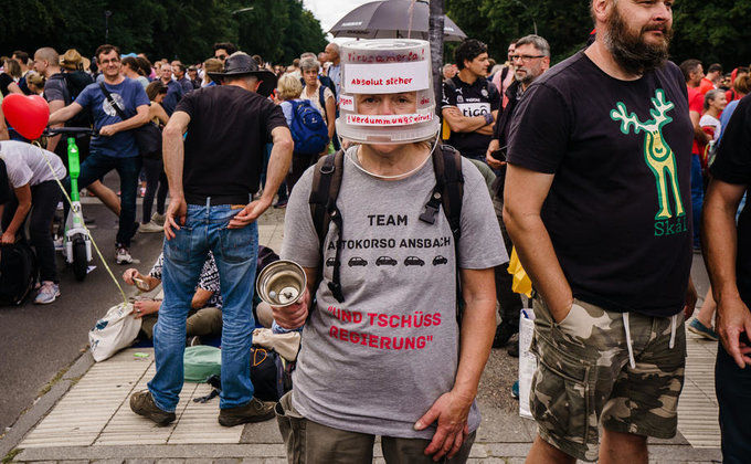 У Німеччині пройшли протести проти COVID-обмежень. Затримано близько 600 осіб – фото