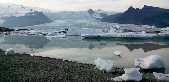 Аномальна хвиля спеки спровокувала масове танення льодовикового щита Гренландії - Фото