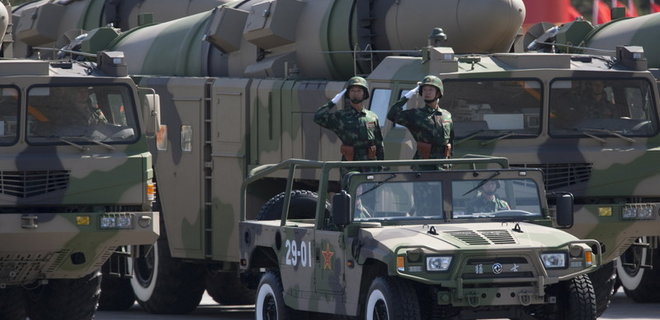 Китай строит более 200 шахт для ядерных ракет. Пекин обгонит РФ по количеству бомб – FT - Фото