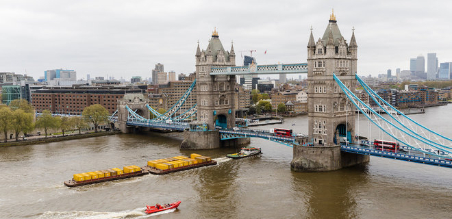 В Лондоне заклинило Тауэрский мост. Движение по берегам Темзы сковали пробки: фото - Фото