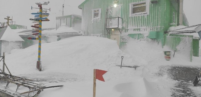Українську станцію в Антарктиді накрила потужна заметіль - Фото