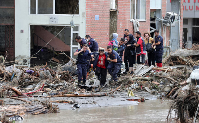 В Турции растет число жертв наводнений. Зеленский выразил соболезнования Эрдогану 