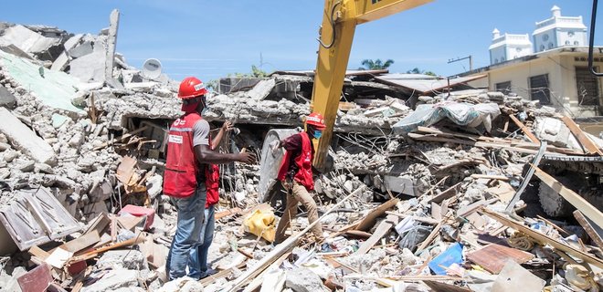 Землетрясение на Гаити. Погибших уже больше 700 человек, приближается тропический шторм - Фото